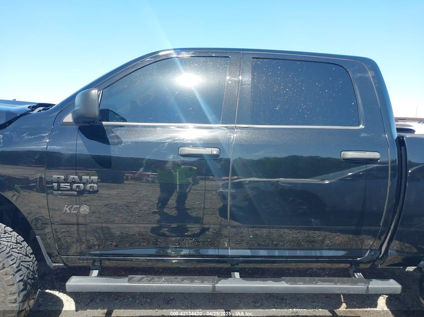 2019 RAM 1500 CLASSIC VIN: 1C6RR7KG9KS709945