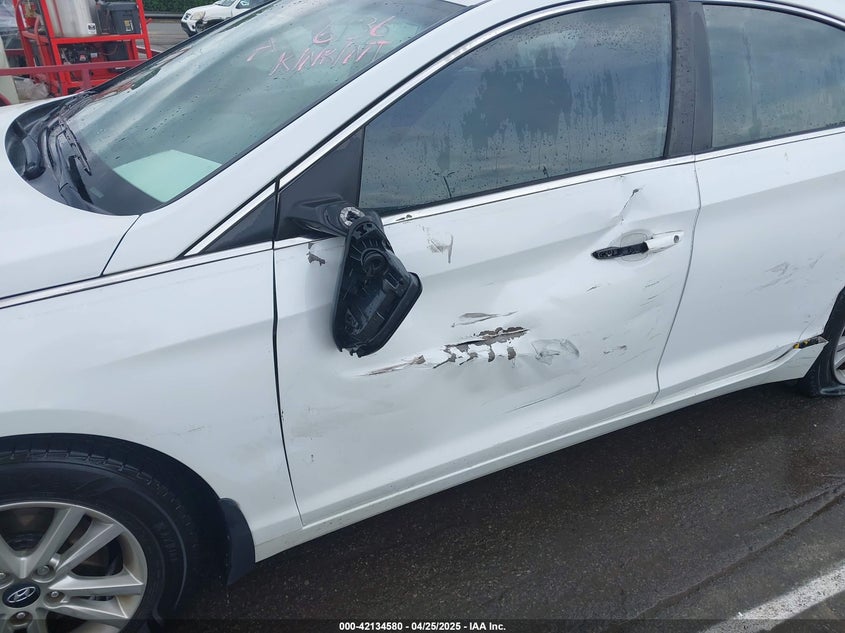 2017 HYUNDAI SONATA SE - 5NPE24AF7HH556136