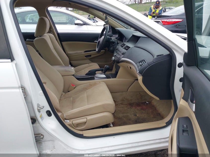 2011 HONDA ACCORD VIN: 1HGCP2F32BA113100