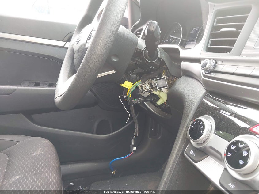 2019 HYUNDAI ELANTRA VIN: KMHD74LF9KU777191