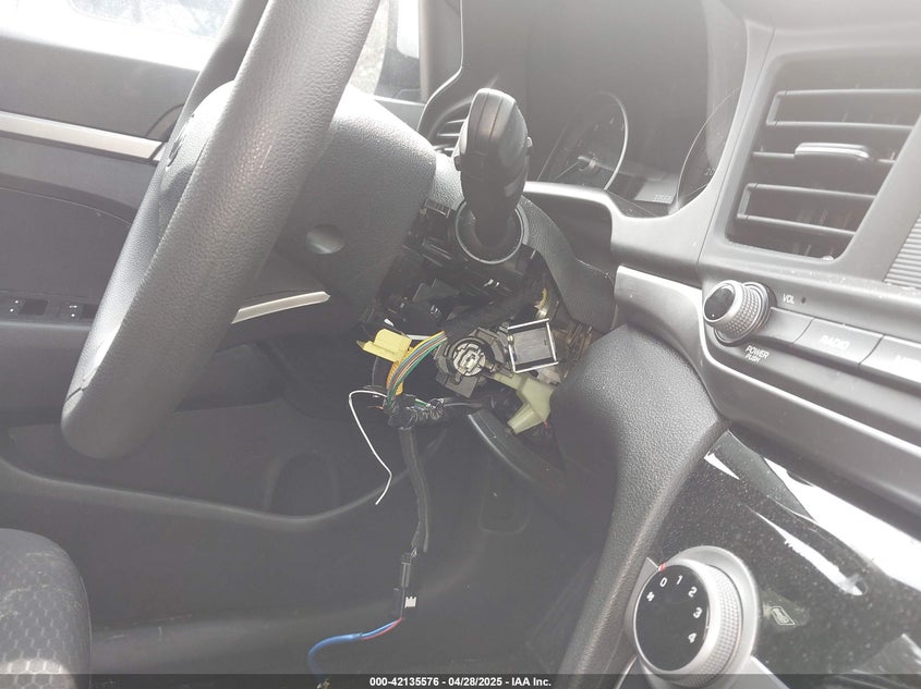 2019 HYUNDAI ELANTRA VIN: KMHD74LF9KU777191