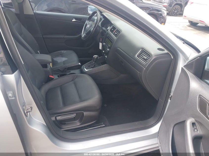 2011 VOLKSWAGEN JETTA VIN: 3VWDZ7AJ7BM340220