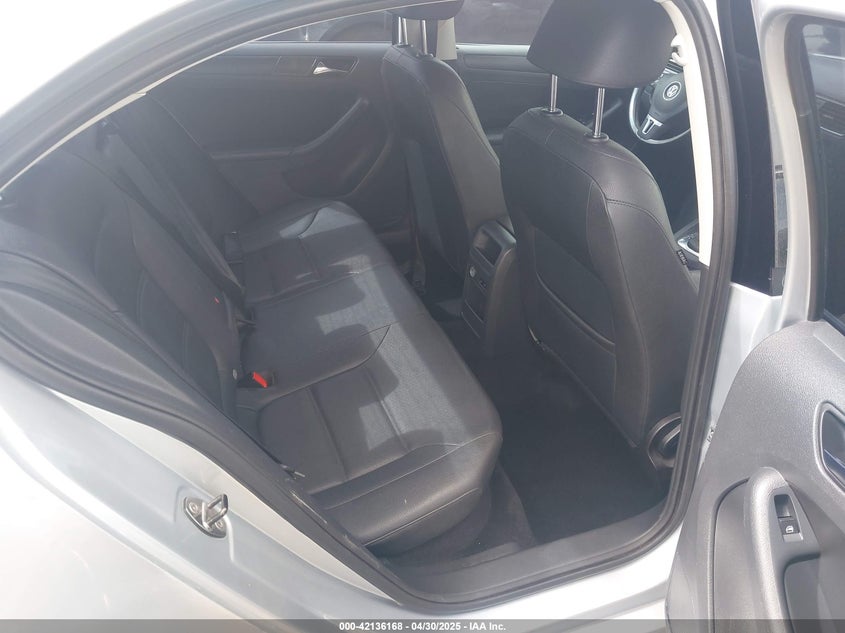 2011 VOLKSWAGEN JETTA VIN: 3VWDZ7AJ7BM340220