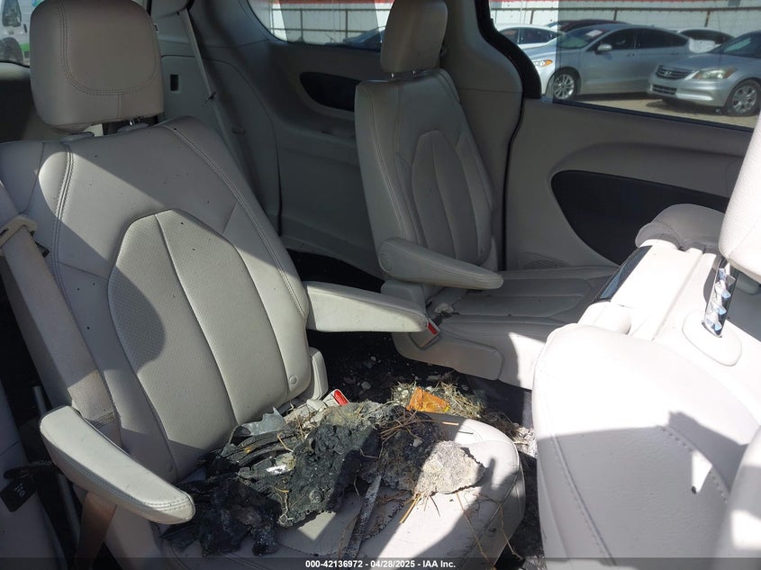 2017 Chrysler Pacifica Touring-L Plus VIN: 2C4RC1EG4HR653930 Lot: 42136972