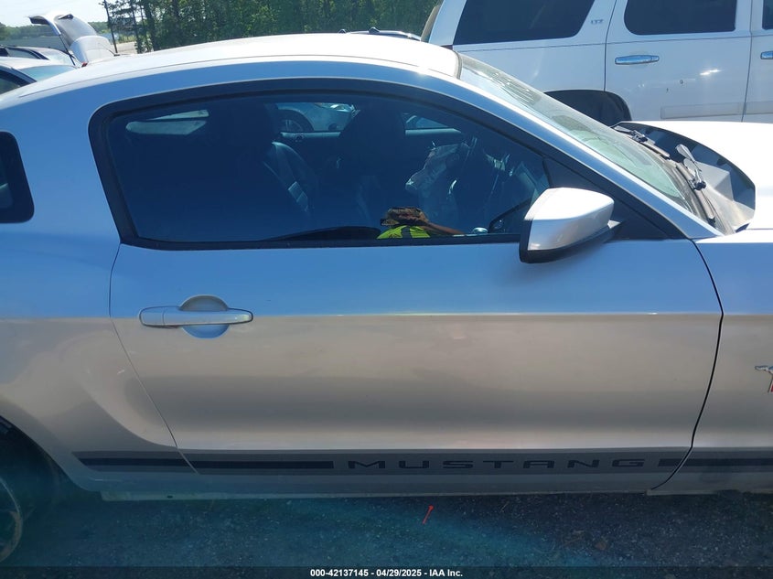 2014 Ford Mustang V6 Premium VIN: 1ZVBP8AM3E5282419 Lot: 42137145