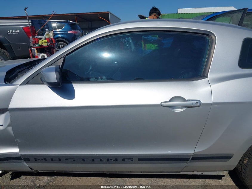 2014 Ford Mustang V6 Premium VIN: 1ZVBP8AM3E5282419 Lot: 42137145