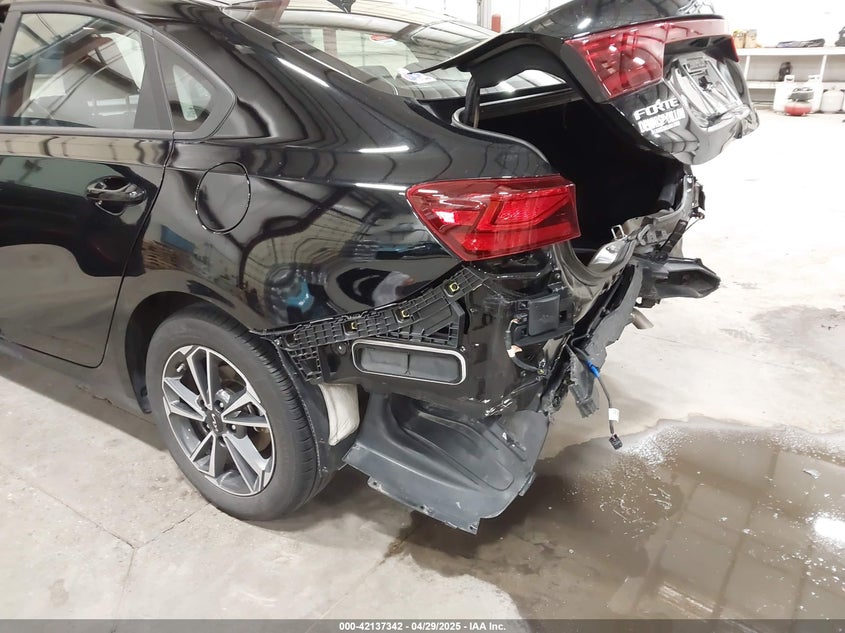VIN 3KPF24AD4PE646186 2023 KIA FORTE LXS