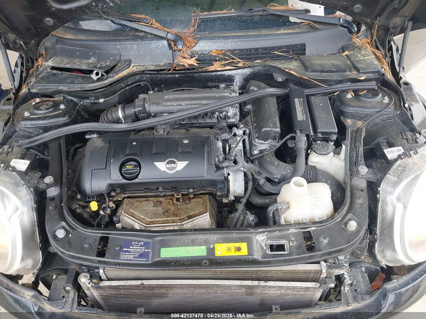 2010 MINI COOPER VIN: WMWMF3C50ATZ26663