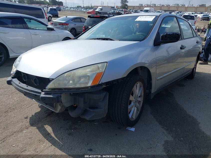 2006 HONDA ACCORD VIN: JHMCM56186C009355
