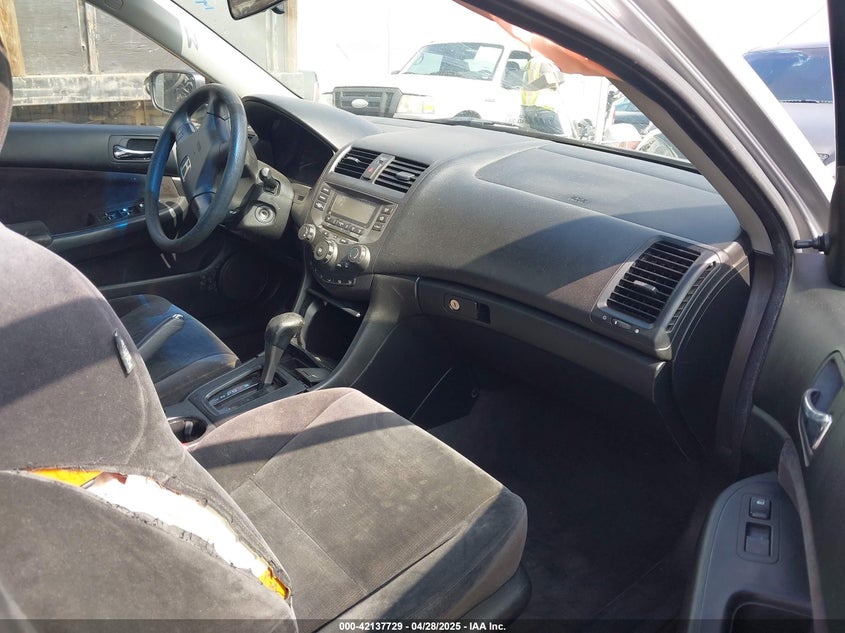 2006 HONDA ACCORD VIN: JHMCM56186C009355