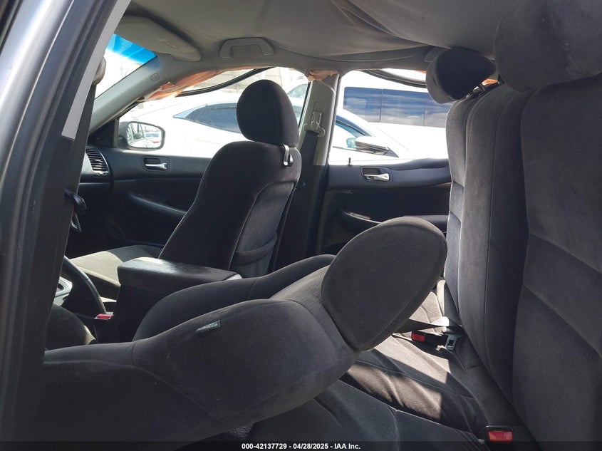 2006 HONDA ACCORD VIN: JHMCM56186C009355