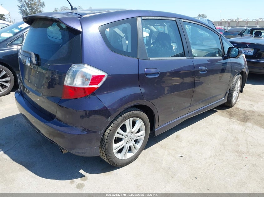 2010 HONDA FIT VIN: JHMGE8H47AC021044