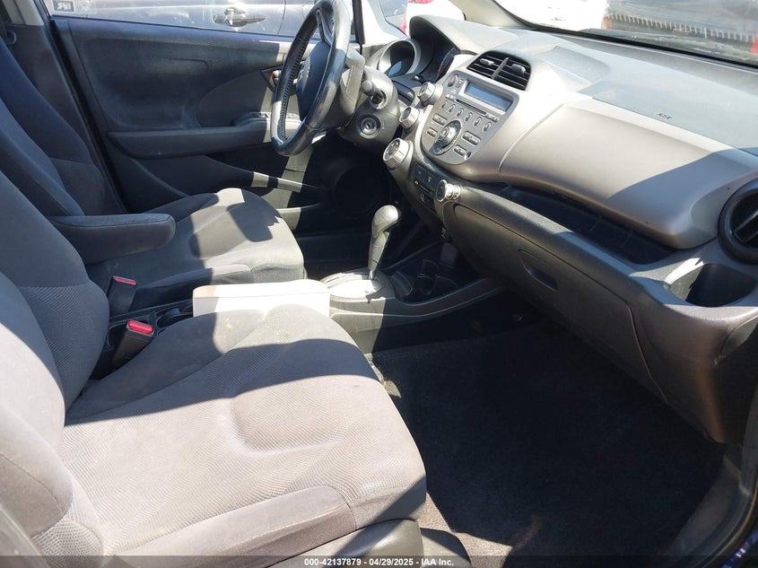 2010 HONDA FIT VIN: JHMGE8H47AC021044