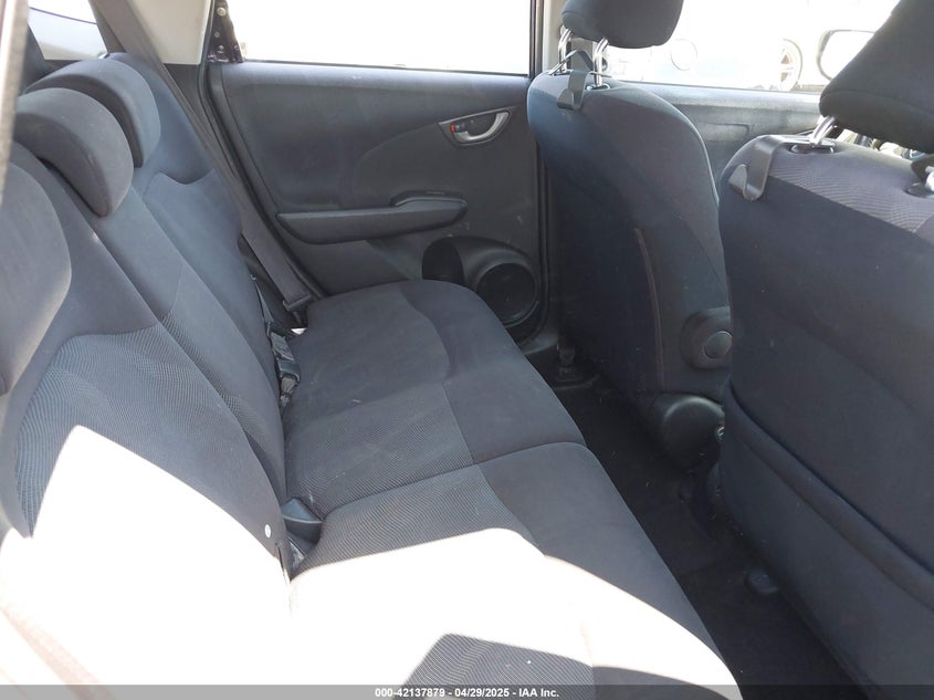 2010 HONDA FIT VIN: JHMGE8H47AC021044