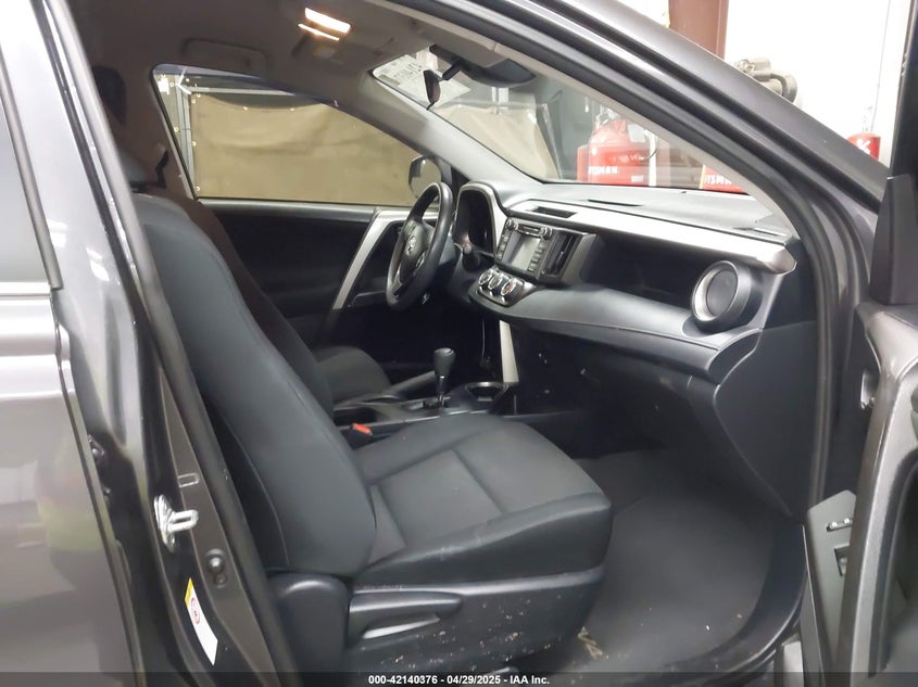 2018 TOYOTA RAV4 LE - JTMZFREV1JJ742238