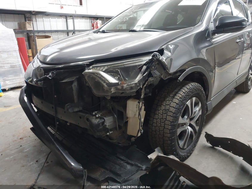 2018 TOYOTA RAV4 LE - JTMZFREV1JJ742238