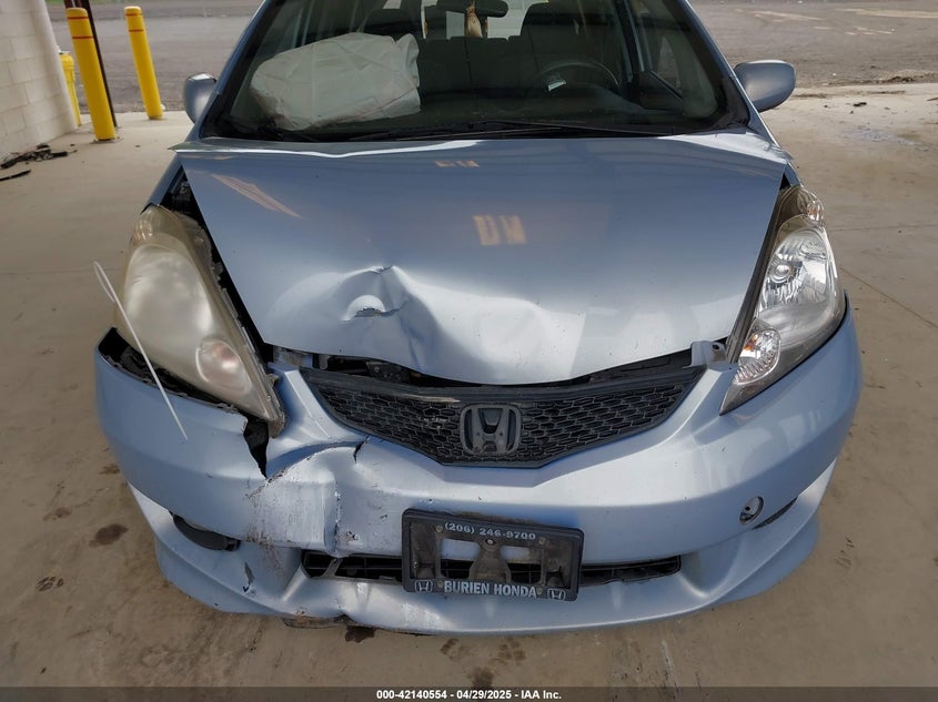 2009 HONDA FIT VIN: JHMGE884X9S042293