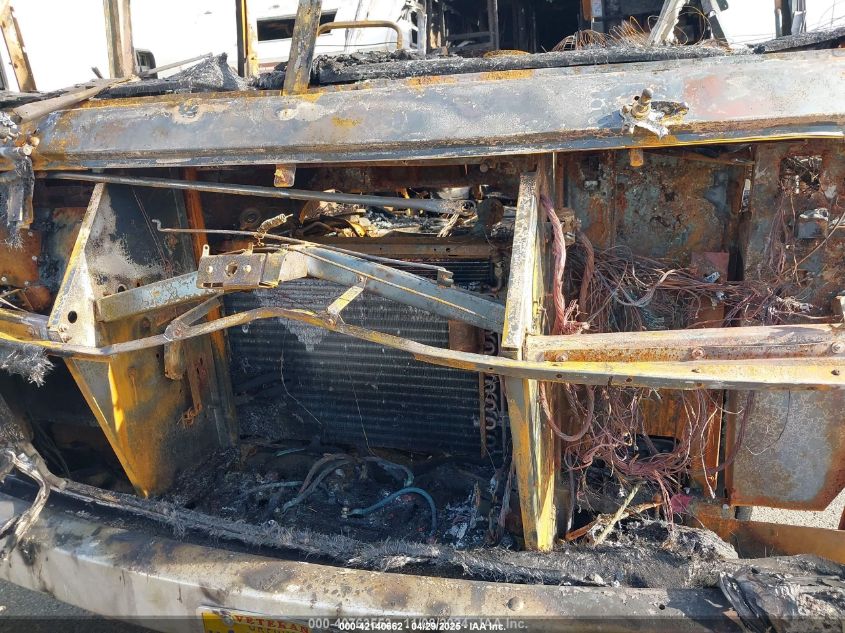 1984 Chevrolet P30 VIN: 1GBKP37W6E3347990 Lot: 42140662