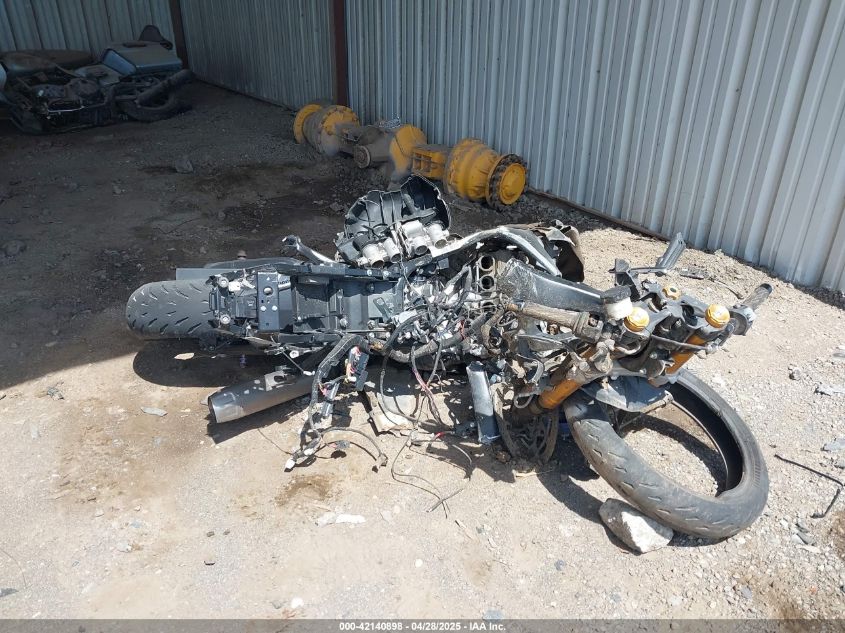 2022 Suzuki Gsx-R1000 R VIN: JS1DM11H9N7100106 Lot: 42140898