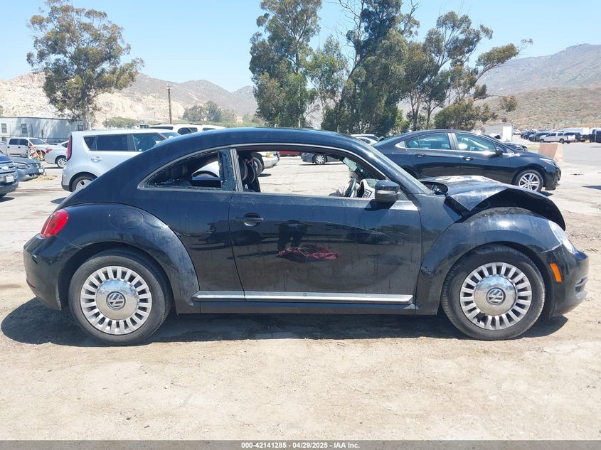 2013 VOLKSWAGEN BEETLE - 3VWJP7AT2DM670635