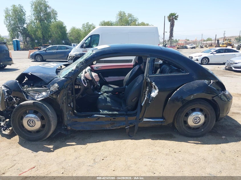 2013 VOLKSWAGEN BEETLE - 3VWJP7AT2DM670635