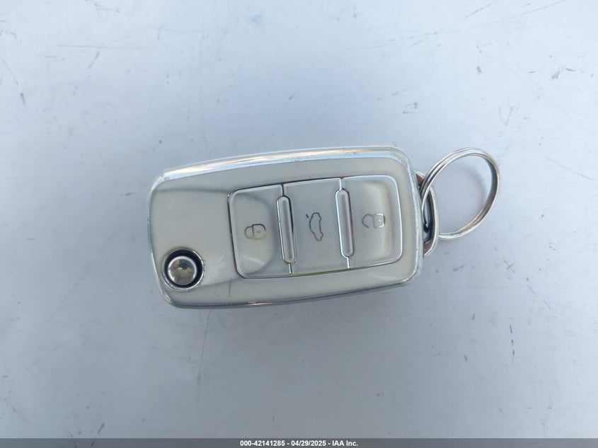 2013 VOLKSWAGEN BEETLE - 3VWJP7AT2DM670635