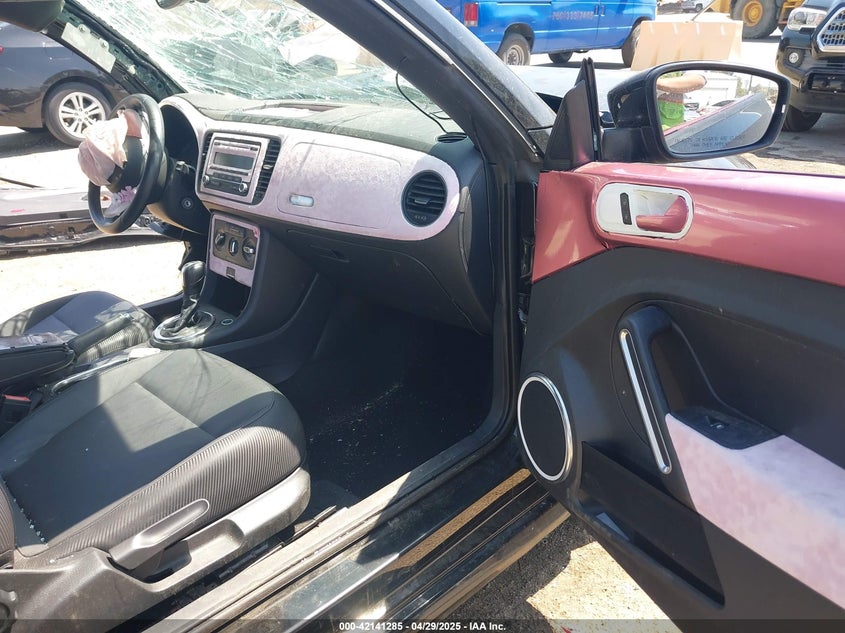 2013 VOLKSWAGEN BEETLE - 3VWJP7AT2DM670635