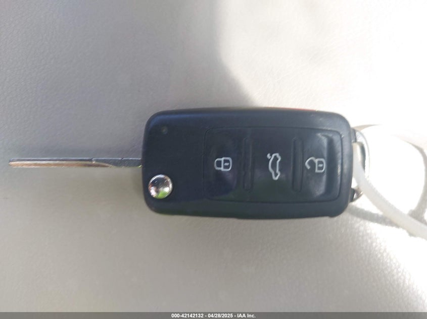 2013 VOLKSWAGEN TIGUAN VIN: WVGAV7AX4DW528410