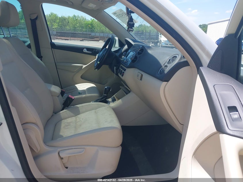 2013 VOLKSWAGEN TIGUAN VIN: WVGAV7AX4DW528410
