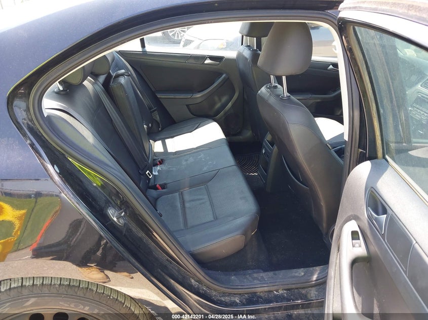 2012 VOLKSWAGEN JETTA VIN: 3VWDX7AJ4CM107290