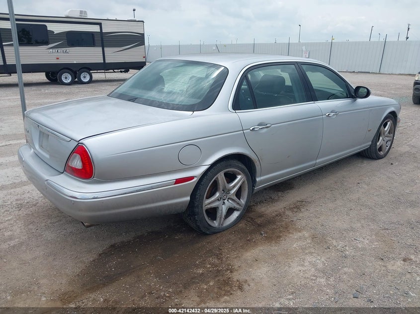 2007 JAGUAR XJ VIN: SAJWA79B77SH12190
