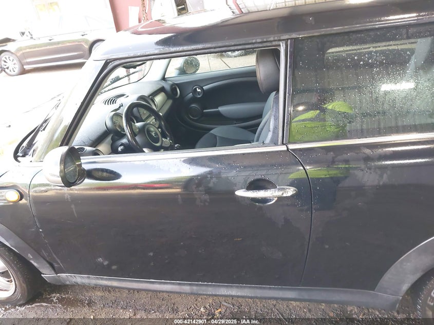 2010 MINI COOPER VIN: WMWMF3C53ATZ66316