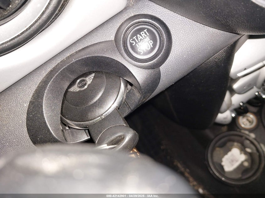 2010 MINI COOPER VIN: WMWMF3C53ATZ66316