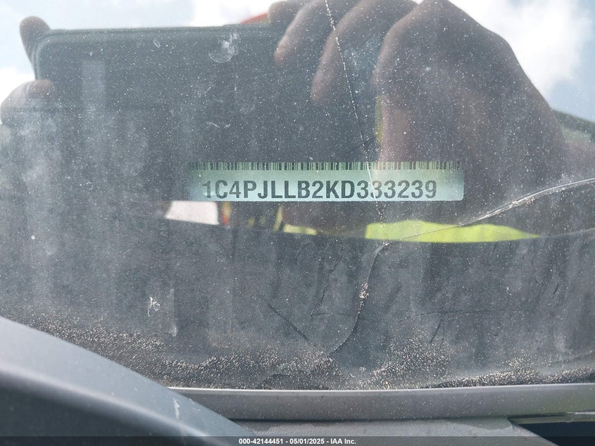 VIN 1C4PJLLB2KD333239 2019 JEEP CHEROKEE LATITUDE PLUS FWD