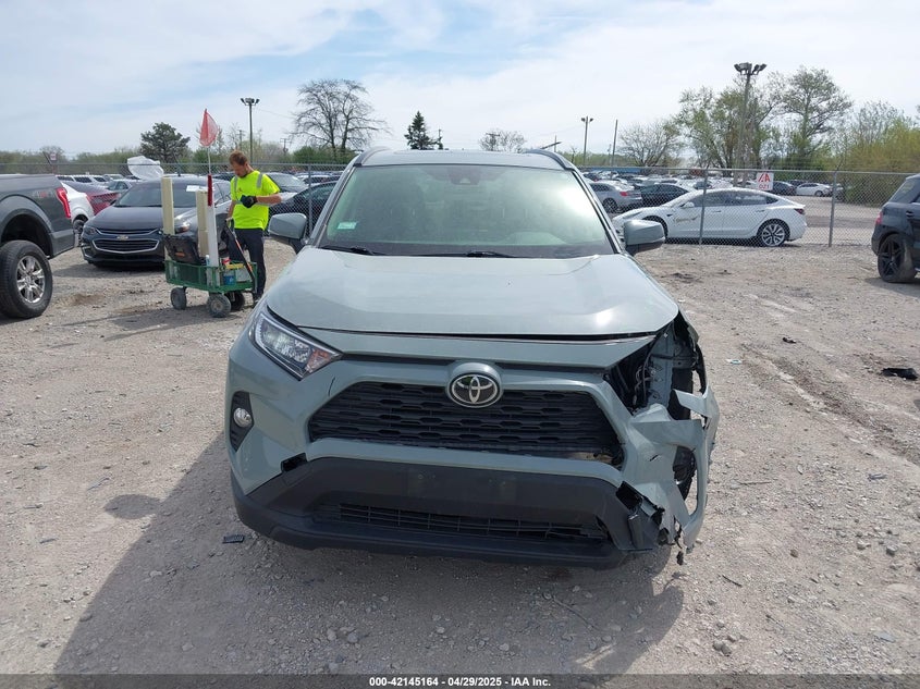 2019 TOYOTA RAV4 XLE - JTMP1RFV2KD042717