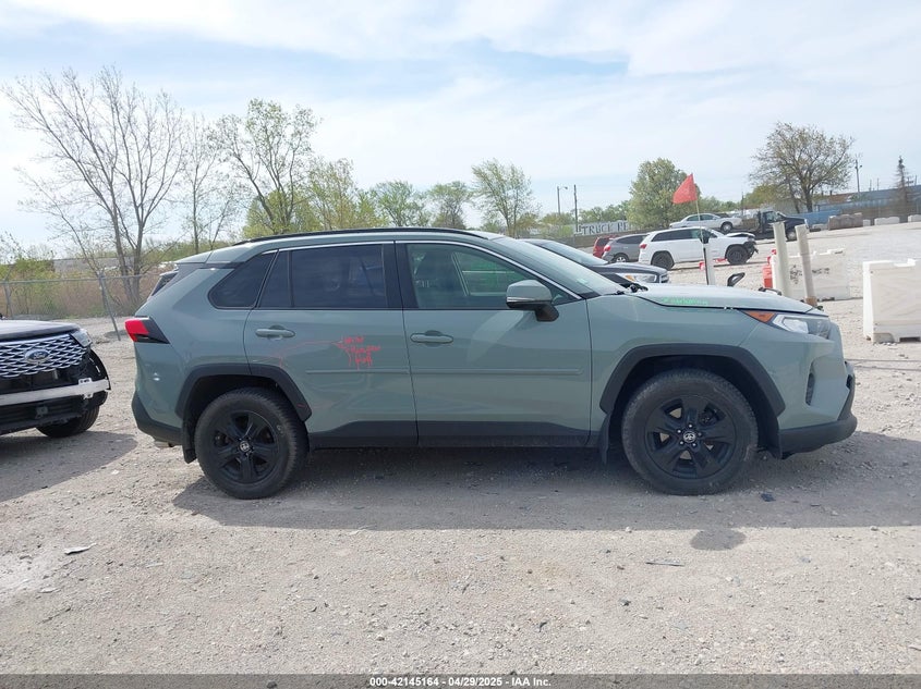 2019 TOYOTA RAV4 XLE - JTMP1RFV2KD042717