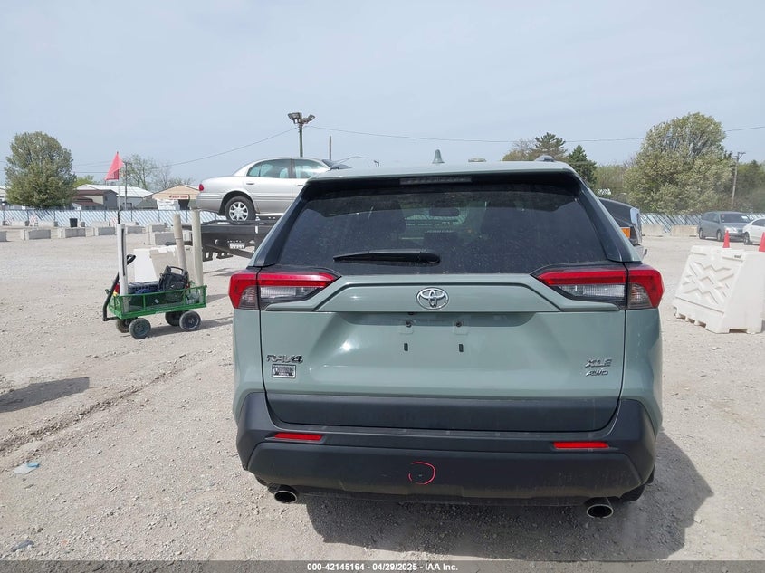 2019 TOYOTA RAV4 XLE - JTMP1RFV2KD042717