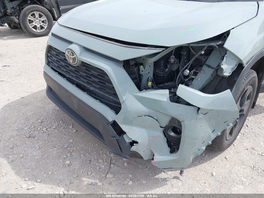 2019 TOYOTA RAV4 XLE - JTMP1RFV2KD042717