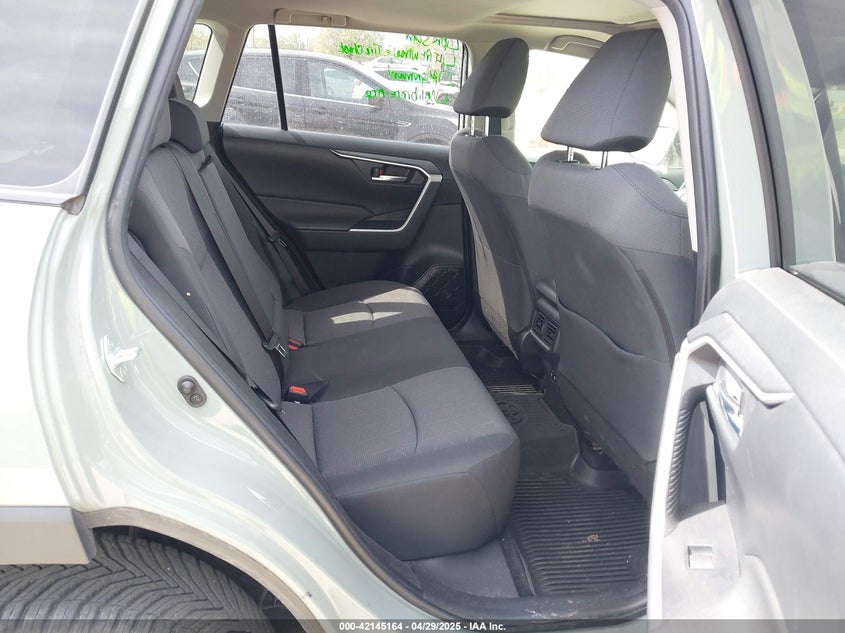 2019 TOYOTA RAV4 XLE - JTMP1RFV2KD042717