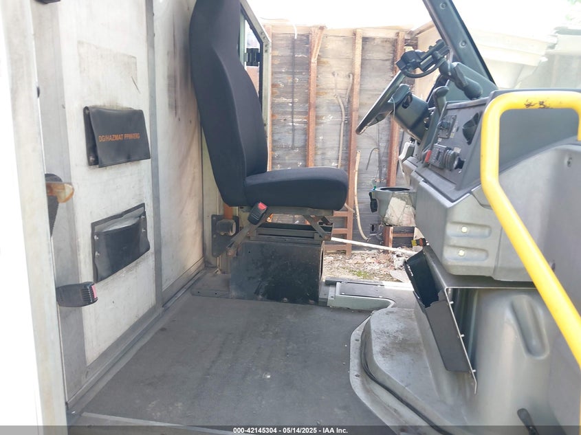 2013 Isuzu Commercial Van VIN: JALB4T170D7W01835 Lot: 42145304