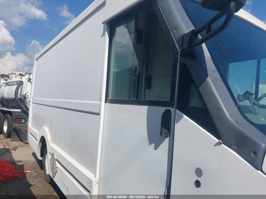 2013 Isuzu Commercial Van VIN: JALB4T170D7W01835 Lot: 42145304