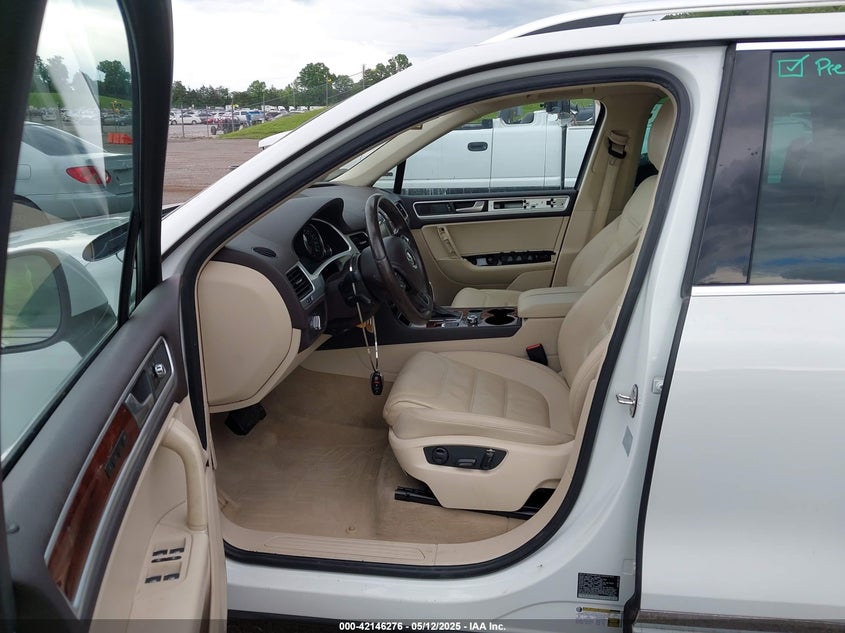 2013 VOLKSWAGEN TOUAREG VIN: WVGEF9BP5DD005322