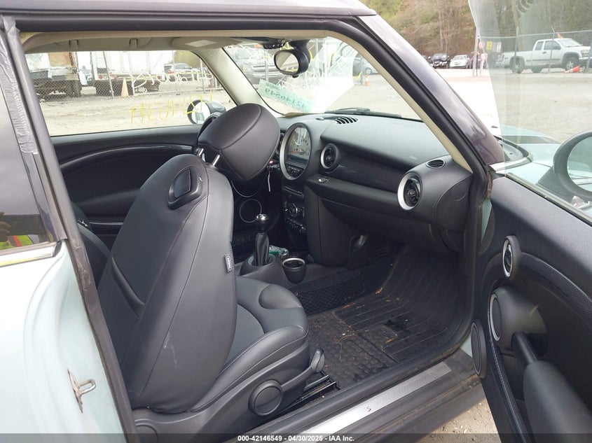 2013 MINI CLUBMAN VIN: WMWZG3C53DTY32915