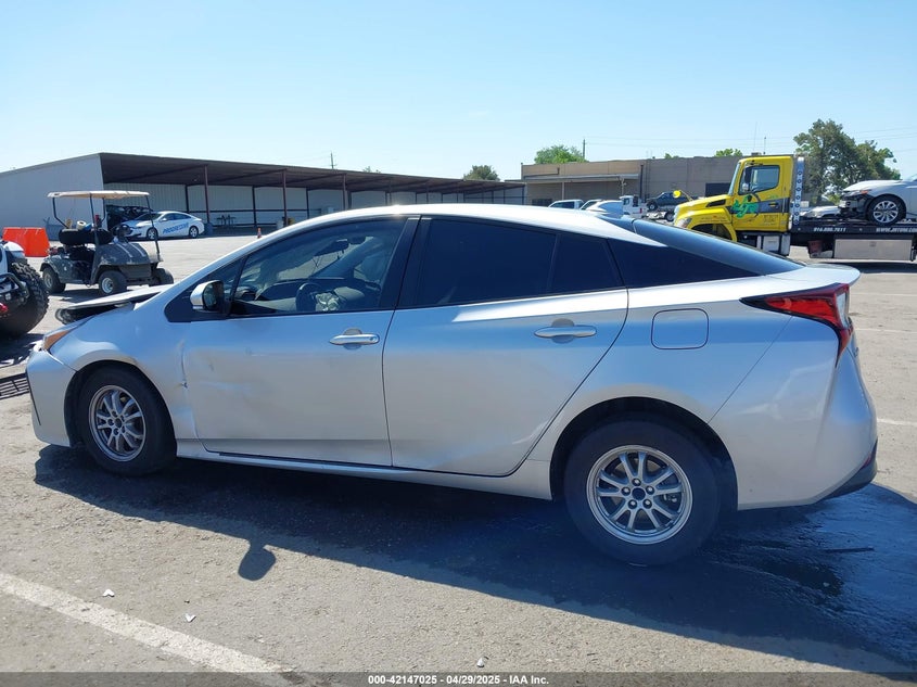 2021 TOYOTA PRIUS VIN: JTDKAMFUXM3144991