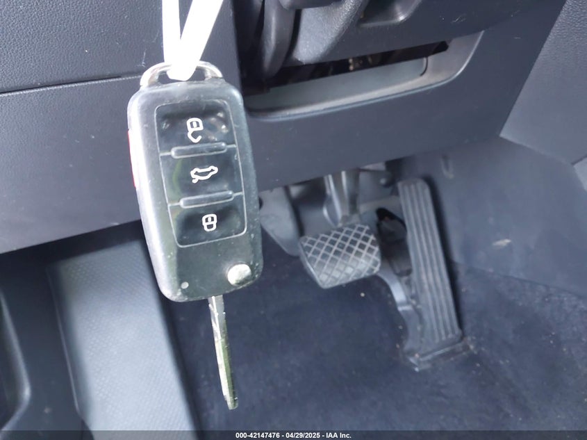2014 VOLKSWAGEN JETTA VIN: 3VWD17AJ4EM370500