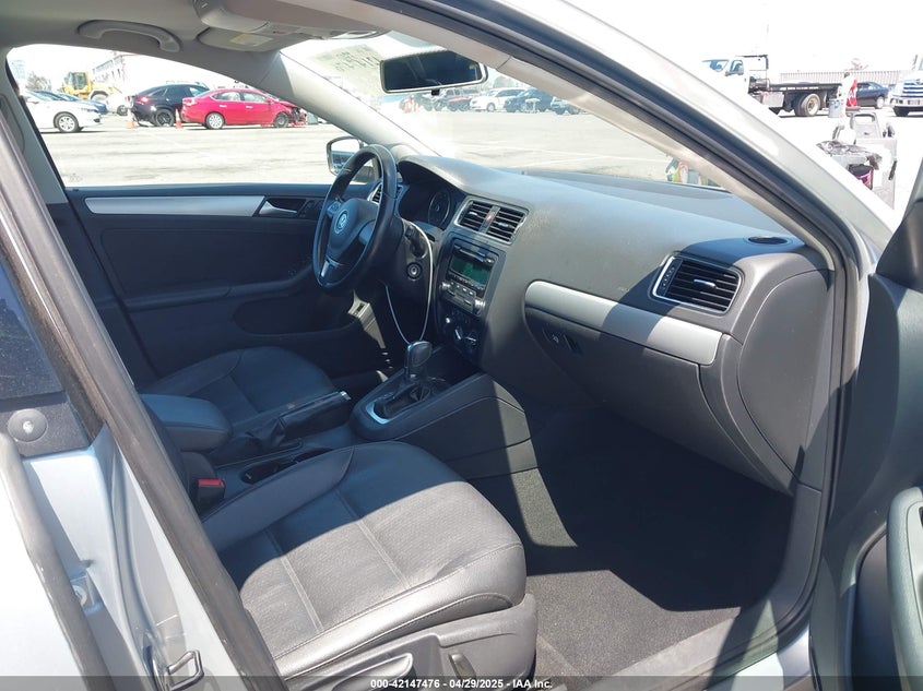 2014 VOLKSWAGEN JETTA VIN: 3VWD17AJ4EM370500