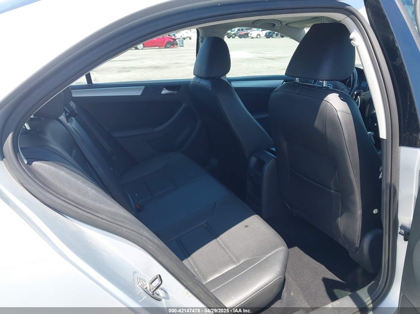2014 VOLKSWAGEN JETTA VIN: 3VWD17AJ4EM370500