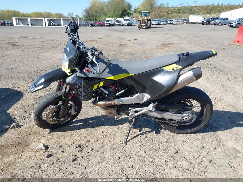 2021 HUSQVARNA SUPERMOTO 701 UNKNOWN(VIN: VBKUSV405MM710673