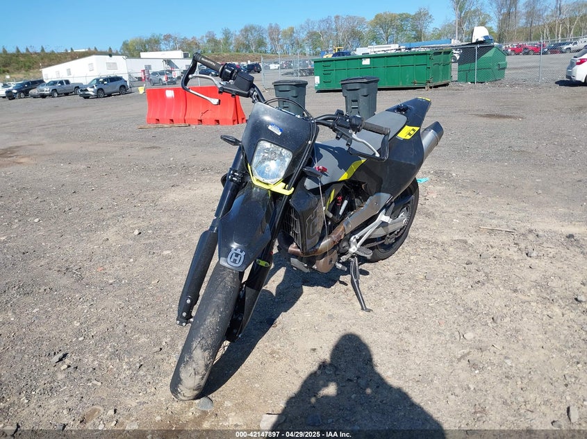 2021 HUSQVARNA SUPERMOTO 701 UNKNOWN(VIN: VBKUSV405MM710673