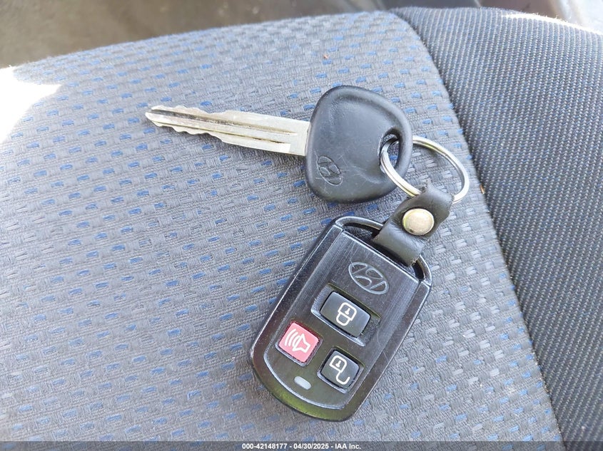 2006 HYUNDAI ELANTRA VIN: KMHDN56D36U196927